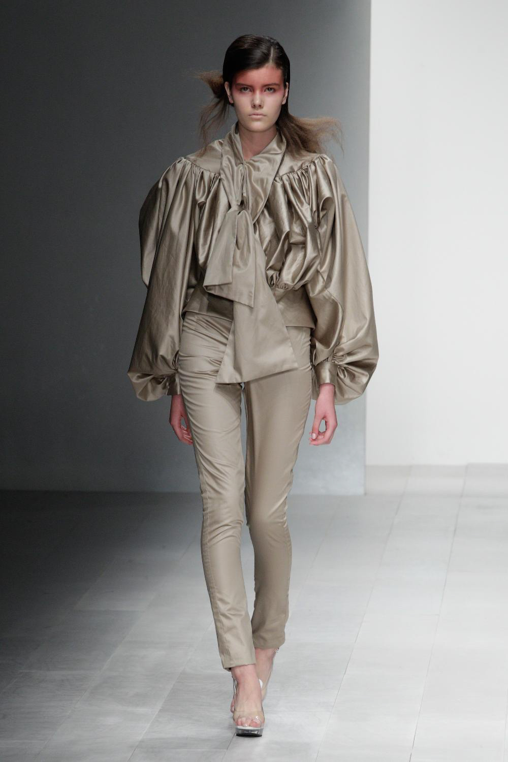 Passiflora Blouse and Classic Tuxedo Trouser